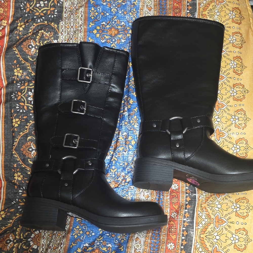 Stylish Black Buckle Boots for Women